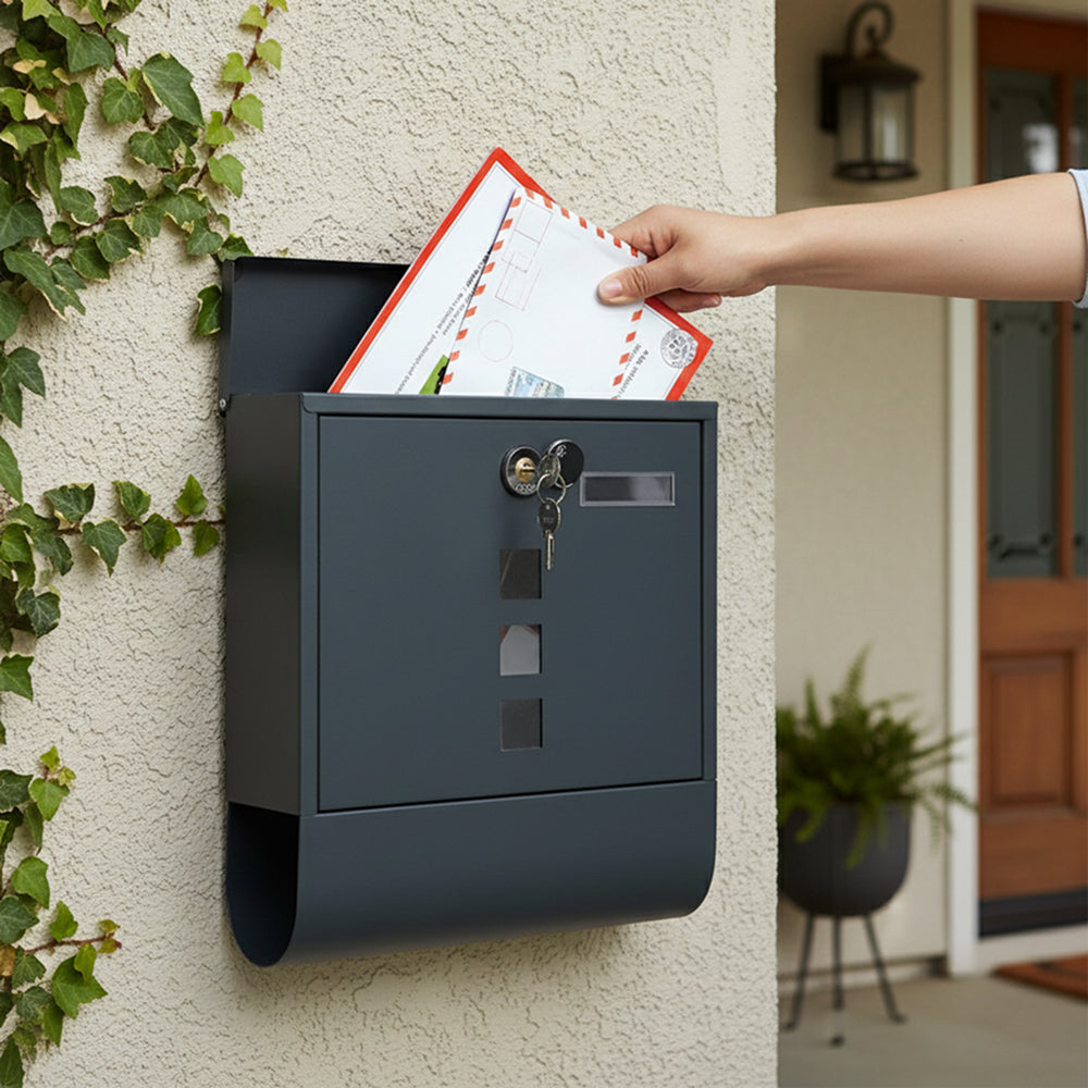 Moderni poštanski sandučić s držačem za novine
