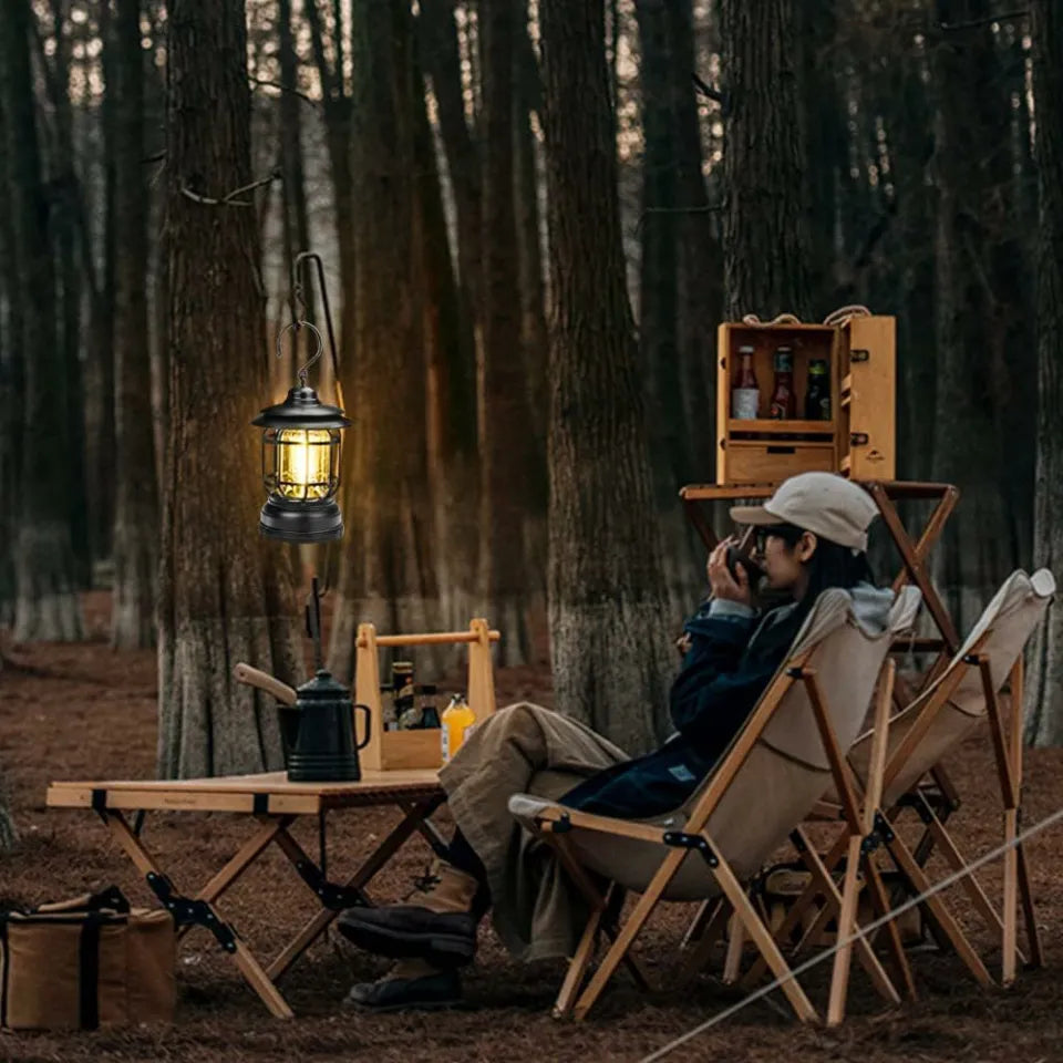 BATERIJSKA LAMPA ZA KAMPIRANJE